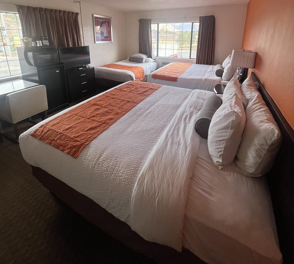Howard Johnson by Wyndham Flagstaff University West — 10
