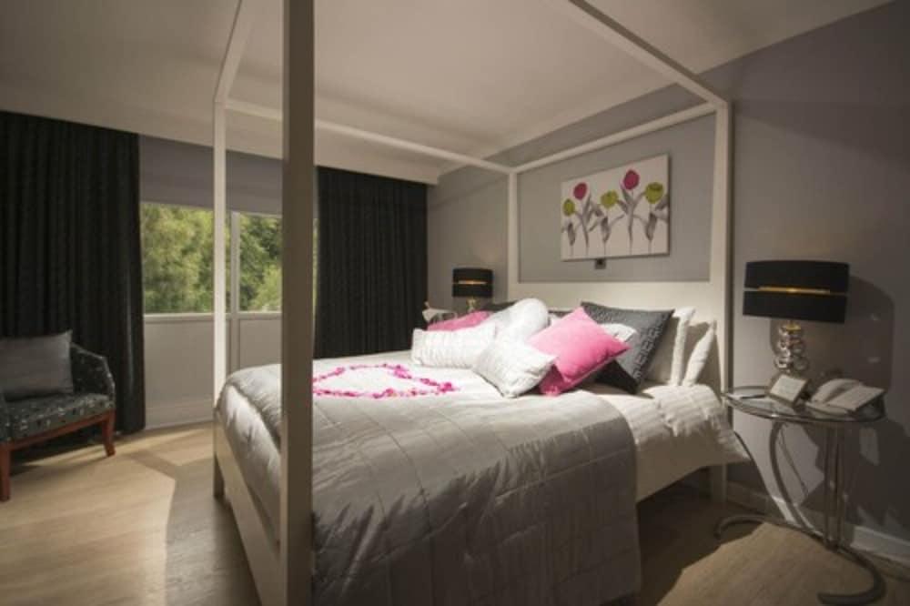 THE MANOR HOPTEL BRECON — 10