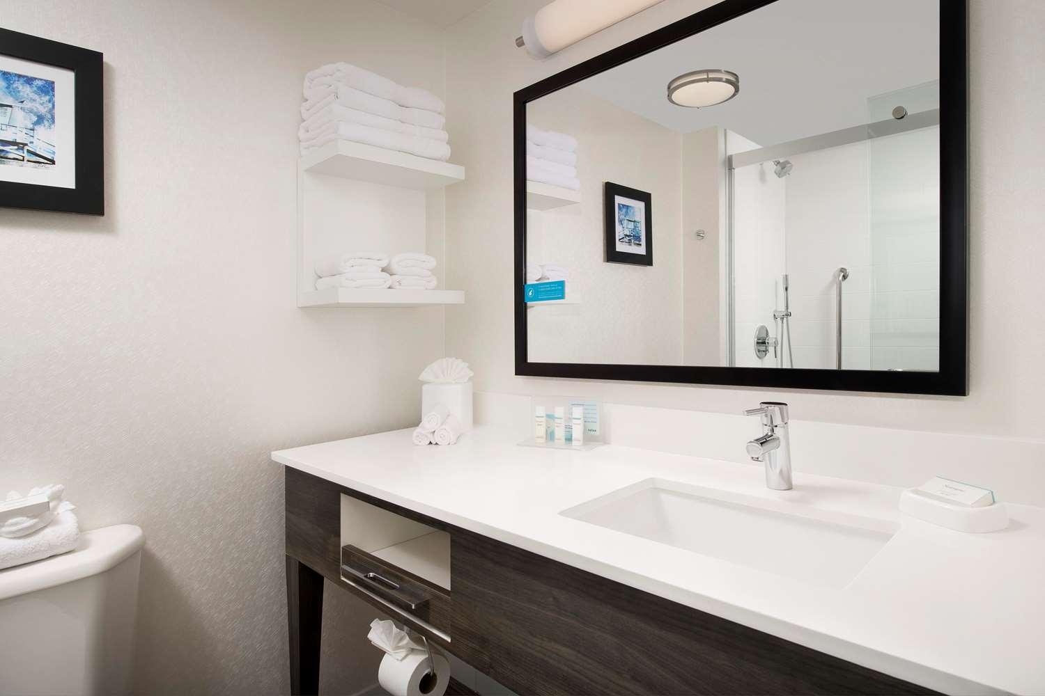 Hampton Inn & Suites Anaheim - Garden Grove — 5
