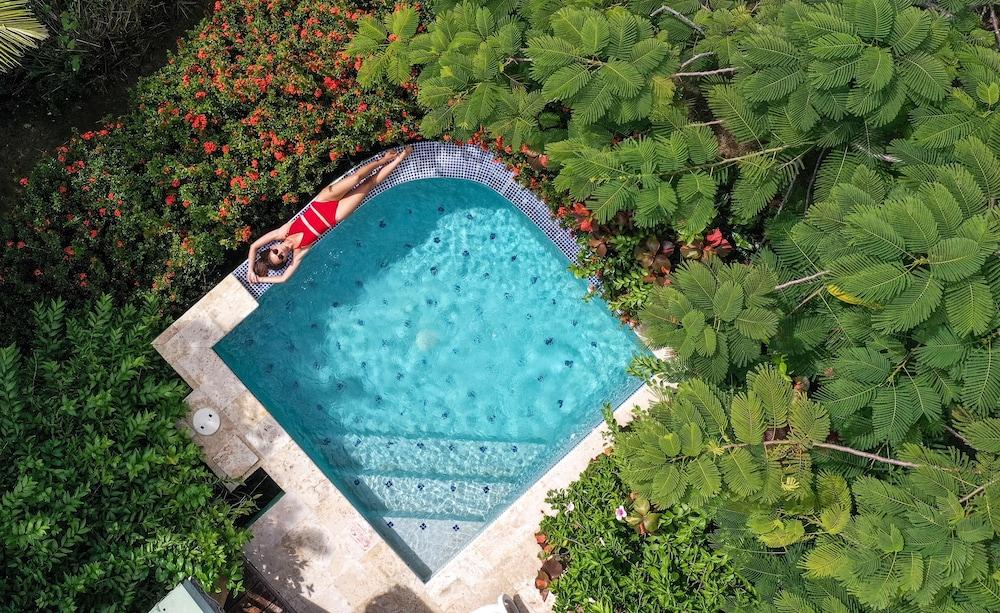Calabash Cove Resort And Spa - Adults Only — 1