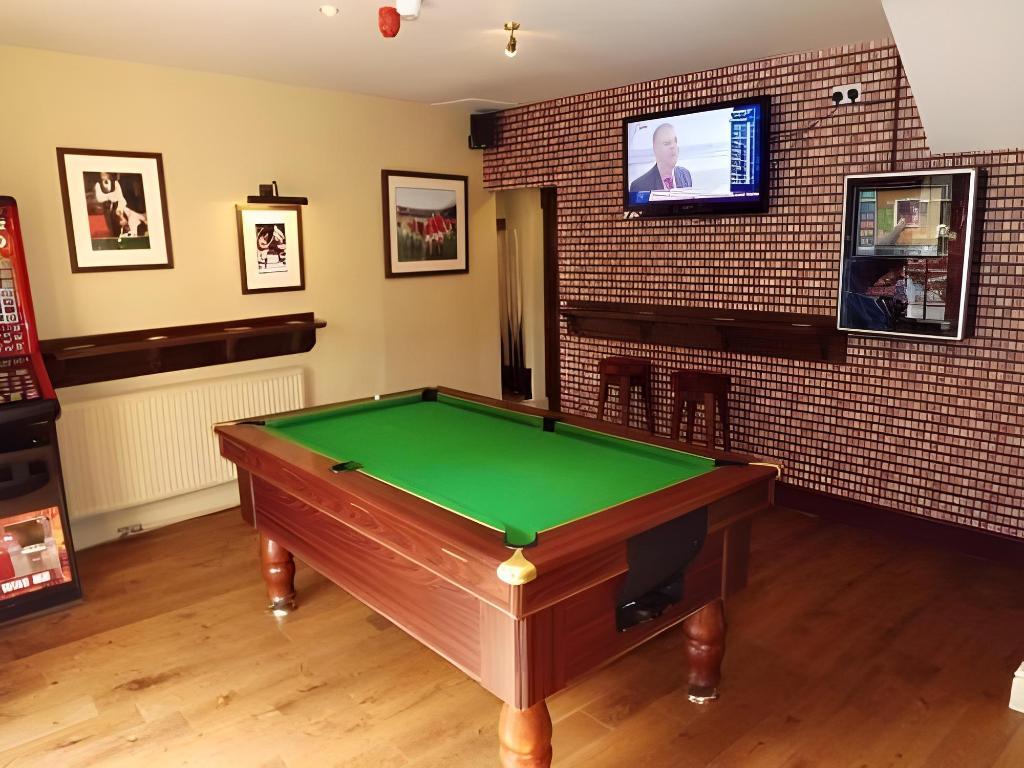 The New Globe Inn — 4