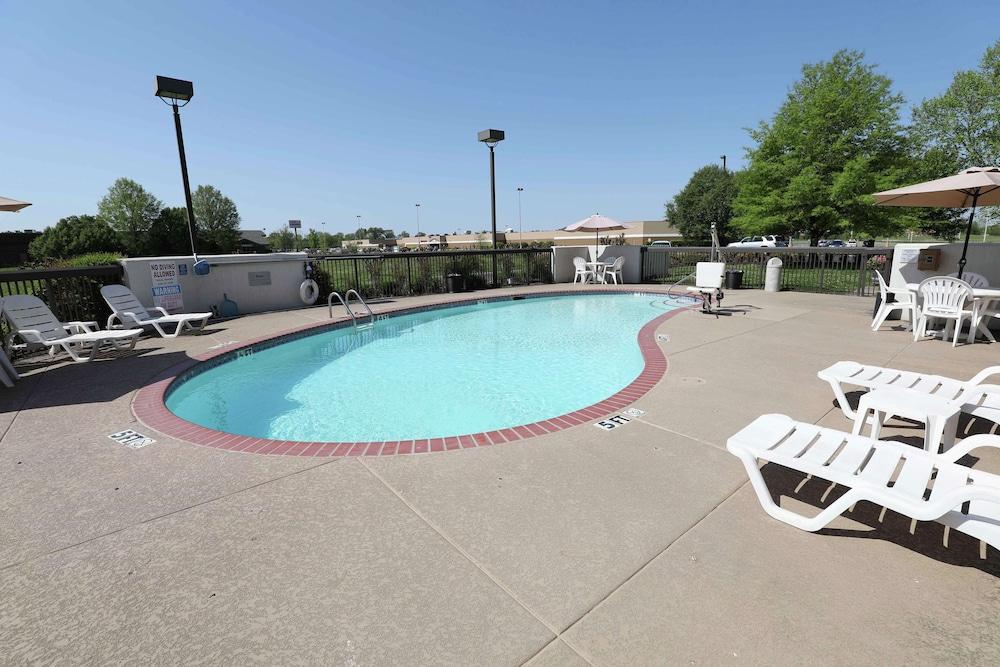 Hampton Inn Dyersburg — 5