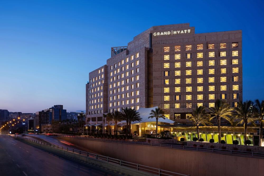 Grand Hyatt 16144 — 2
