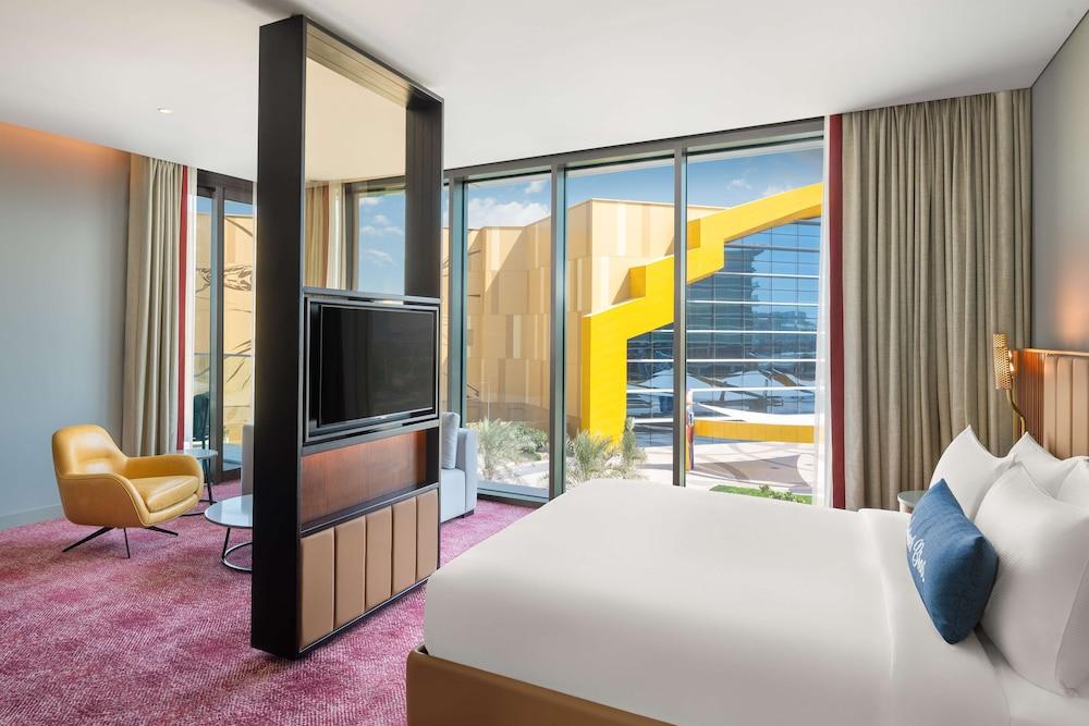 The WB Abu Dhabi, Curio Collection by Hilton — 8