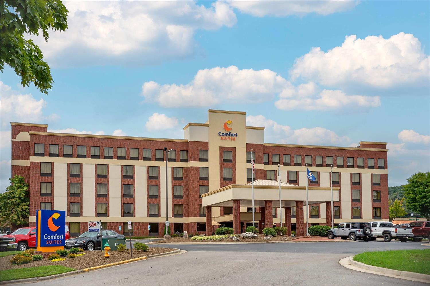 Comfort Suites Outlet Center — 1