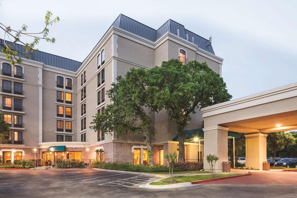Doubletree By Hilton Austin University Area — 1
