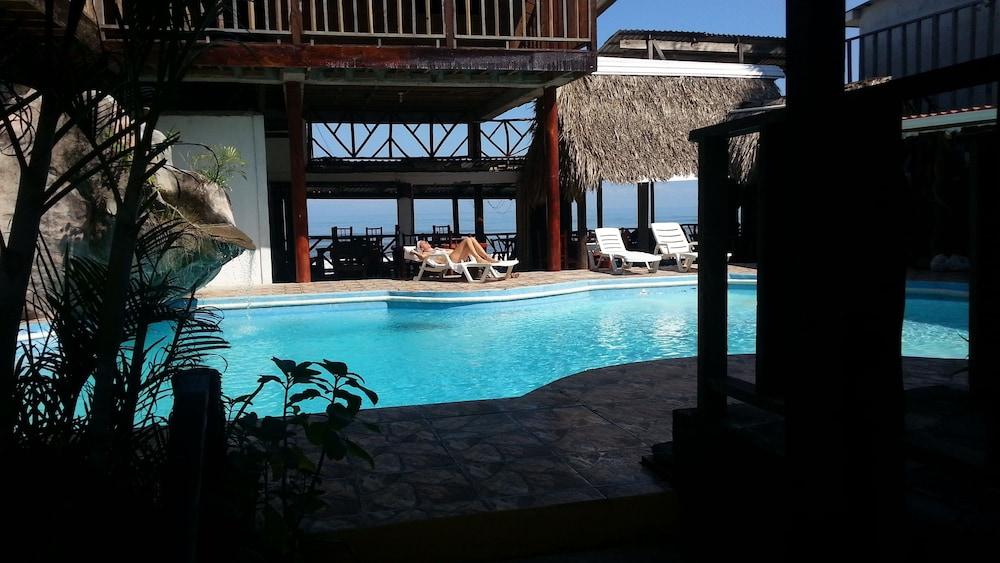 La Delphina Bed and Breakfast Bar and Grill — 1