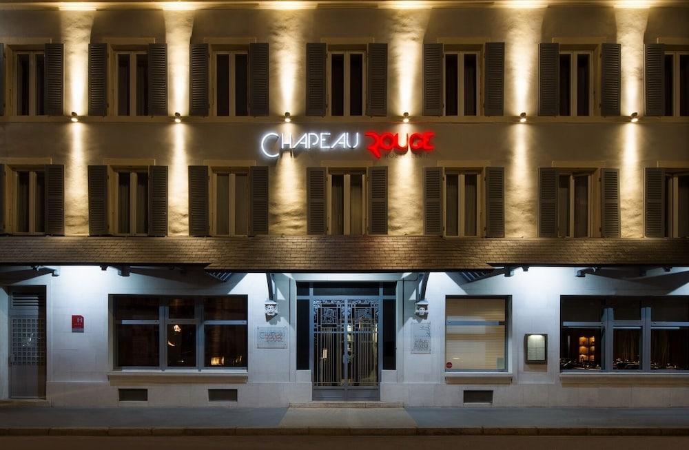 HOSTELLERIE DU CHAPEAU ROUGE — 1
