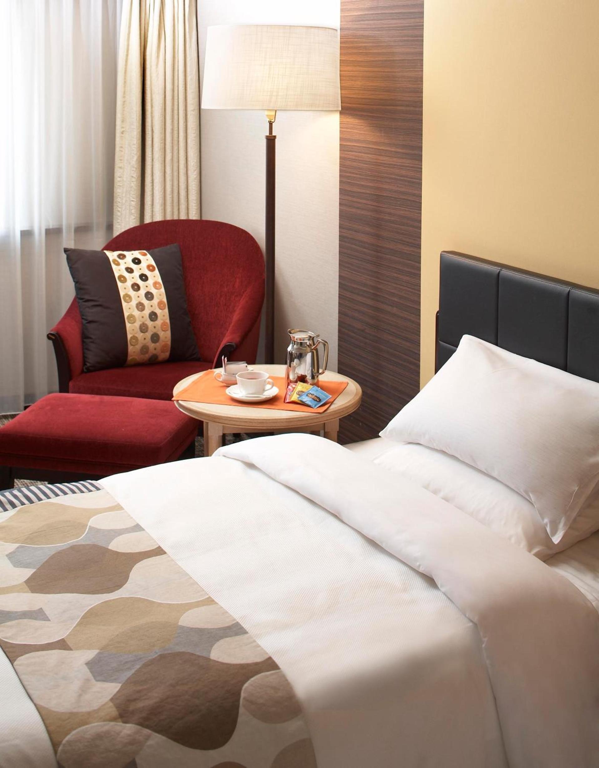 HILTON QUEBEC — 1