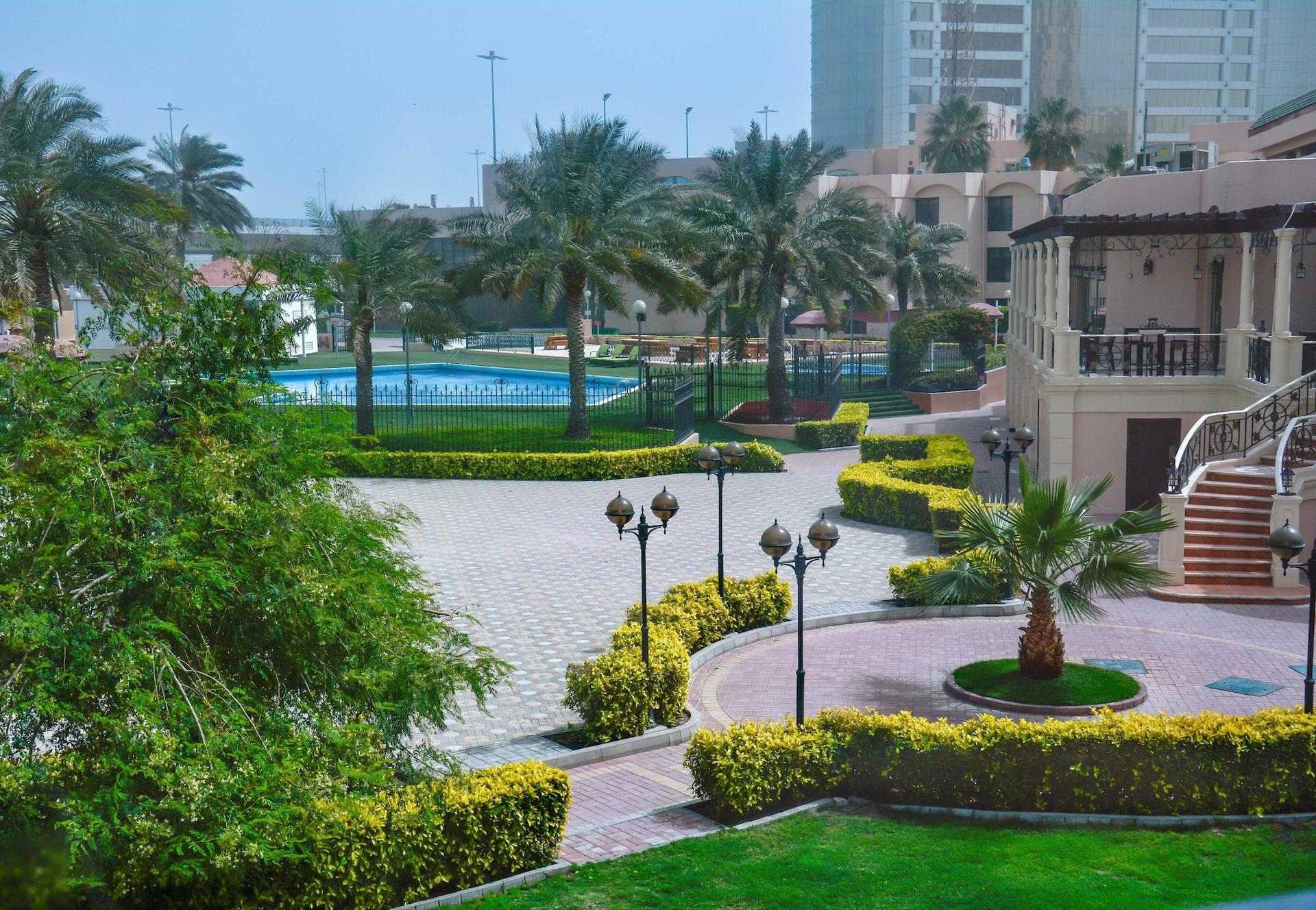 Crowne Plaza Bahrain — 8