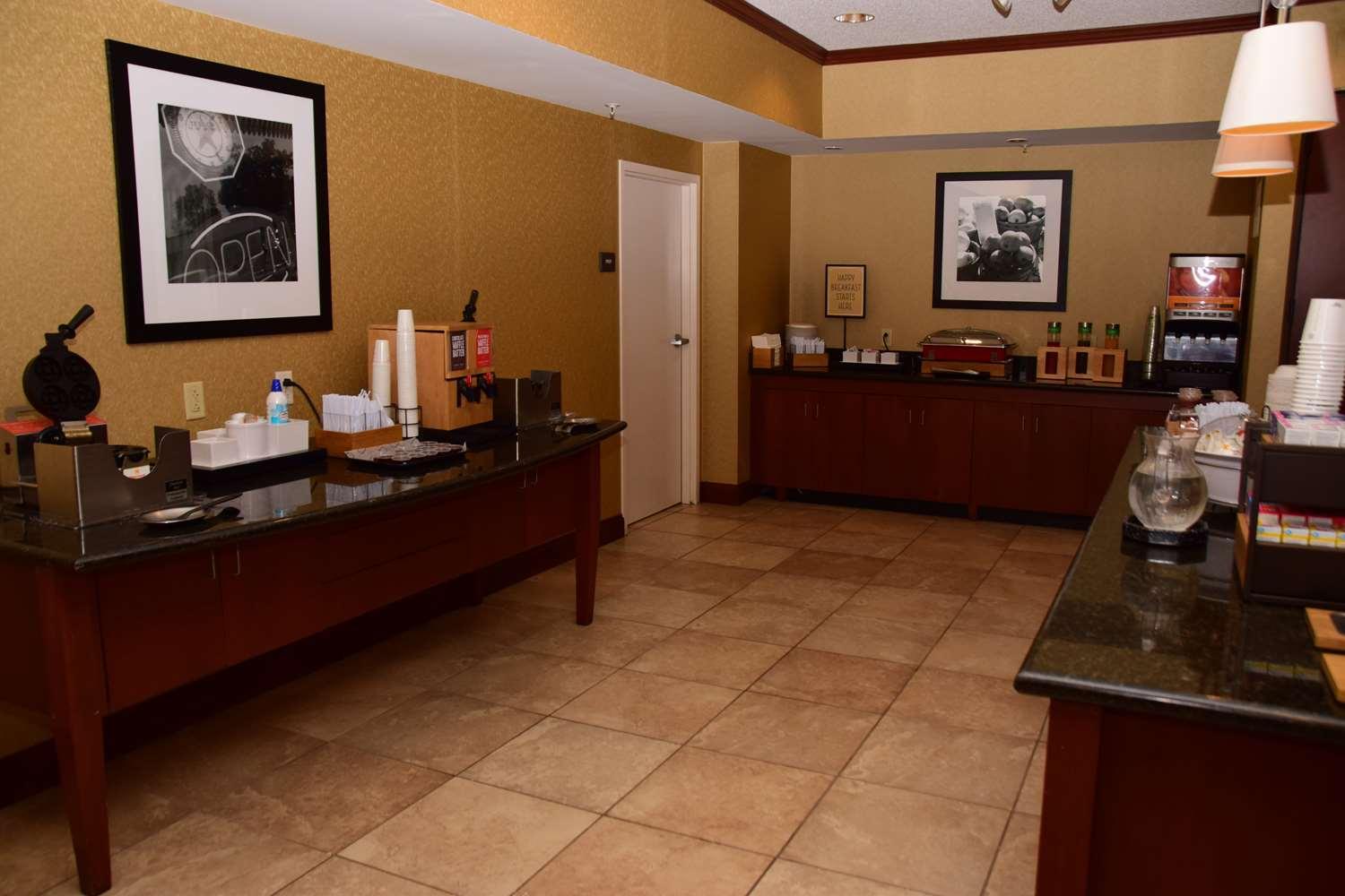 Hampton Inn Indiana — 9