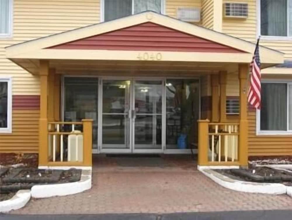 Regency Inn &amp; Suites — 4