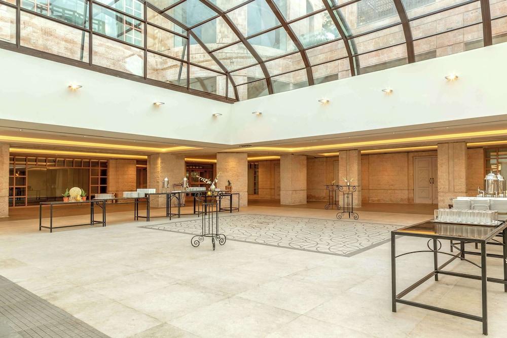 Grand Hyatt 16144 — 10
