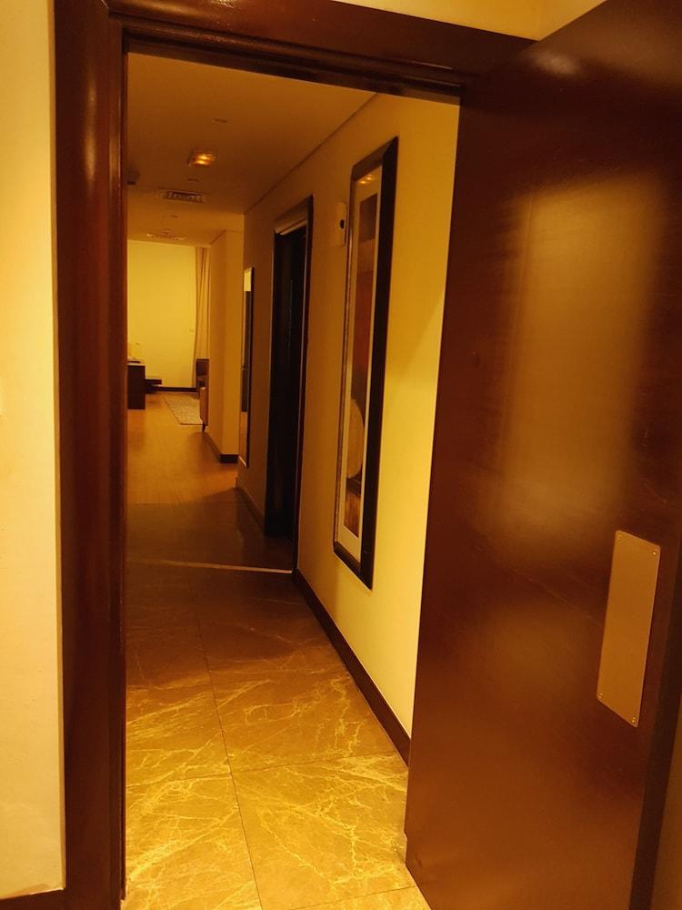 Tulip Creek Hotel Apartments — 1