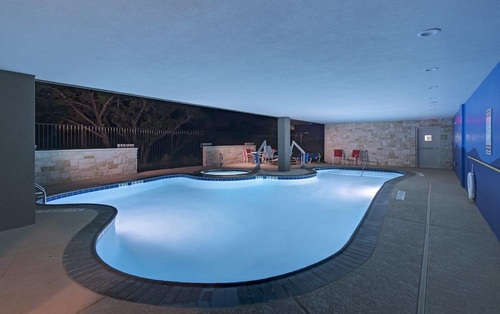Holiday Inn Express & Suites Austin NW — 3