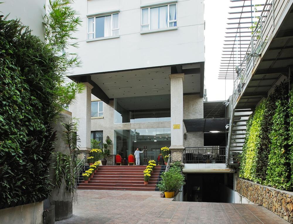 Sunland Hotel — 3