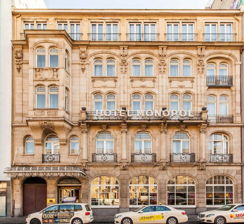 HOTEL MONOPOL 8224 — 1