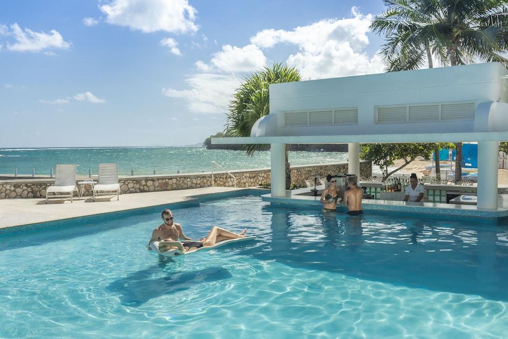 Couples Tower Isle - Adults Only — 1