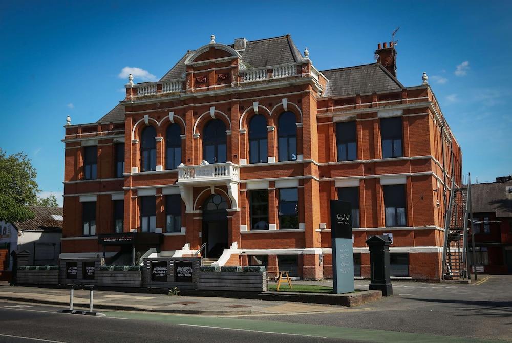 Trafford Hall Hotel Manchester, Trademark Collection by Wyndham — 1