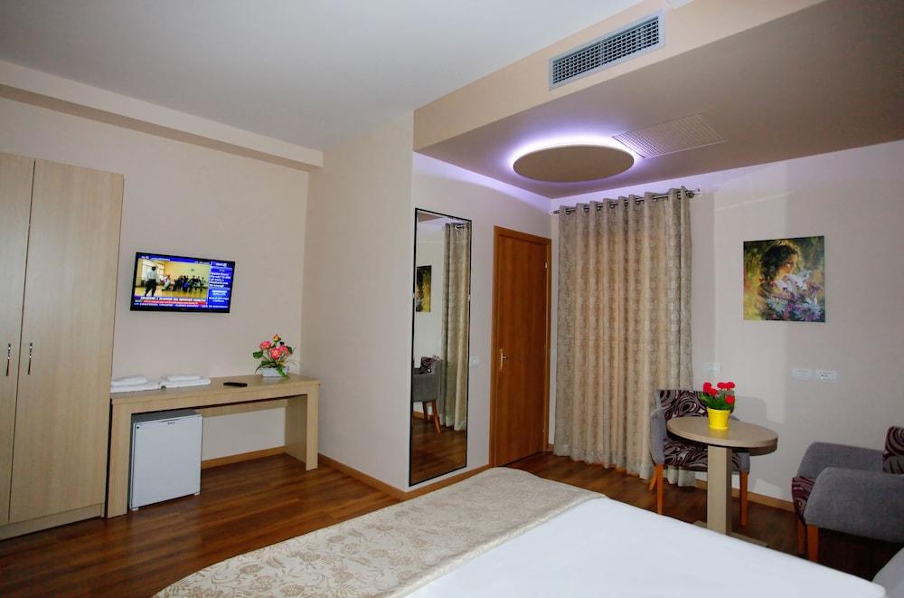 Green Hotel — 5