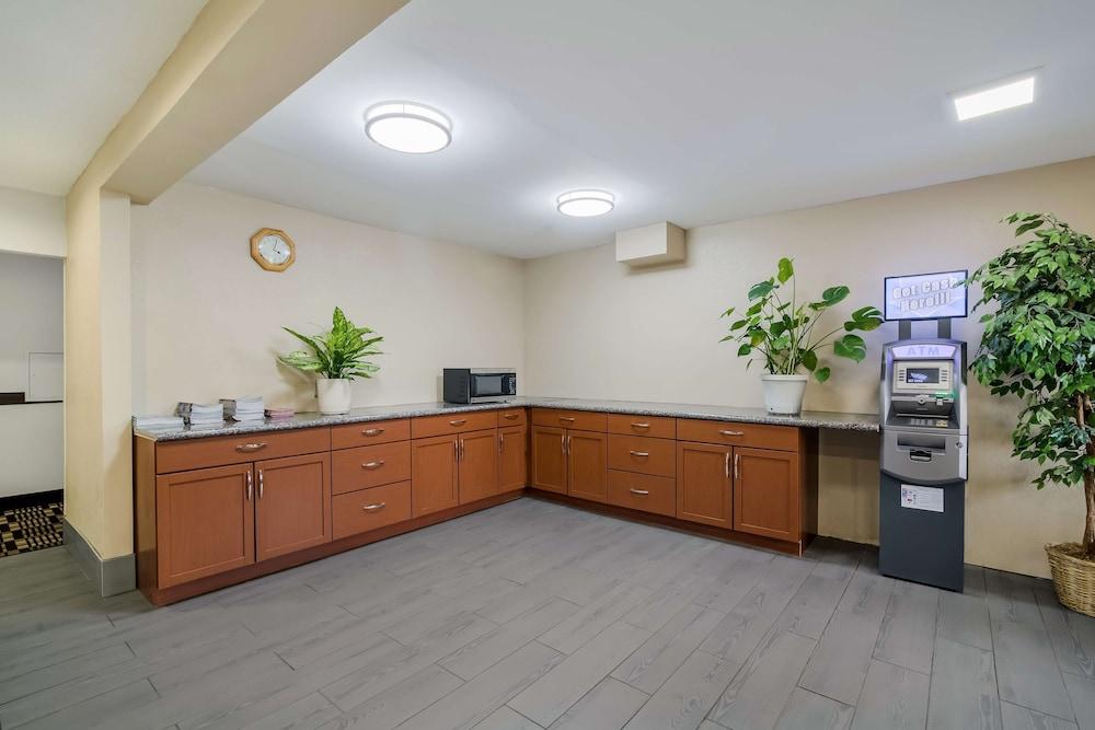 Americas Best Value Inn Fargo — 5