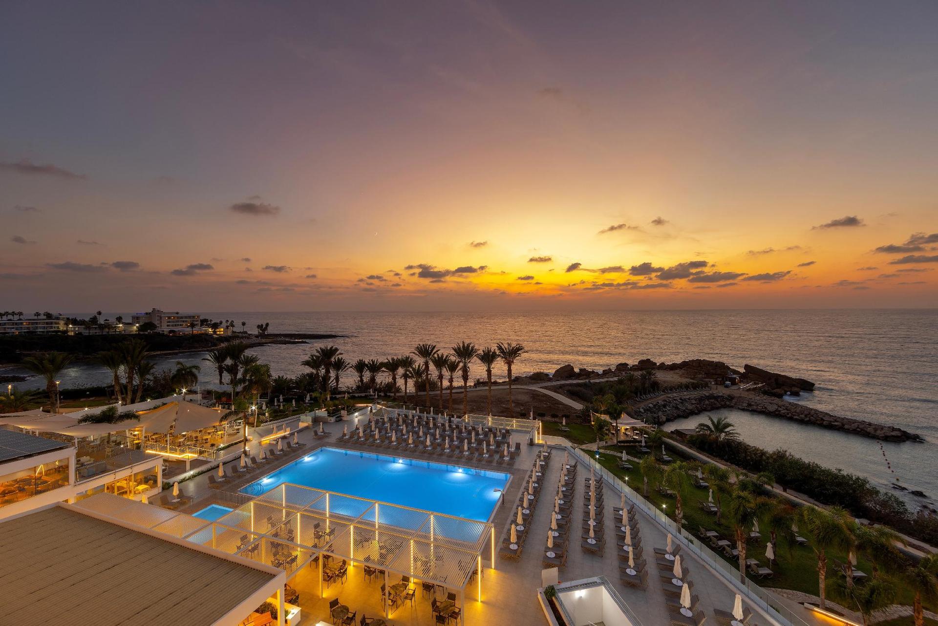 Queen's Bay Hotel — 6