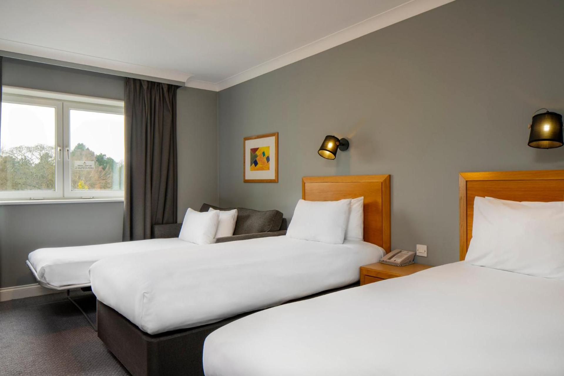 HOLIDAY INN EDINBURGH — 8