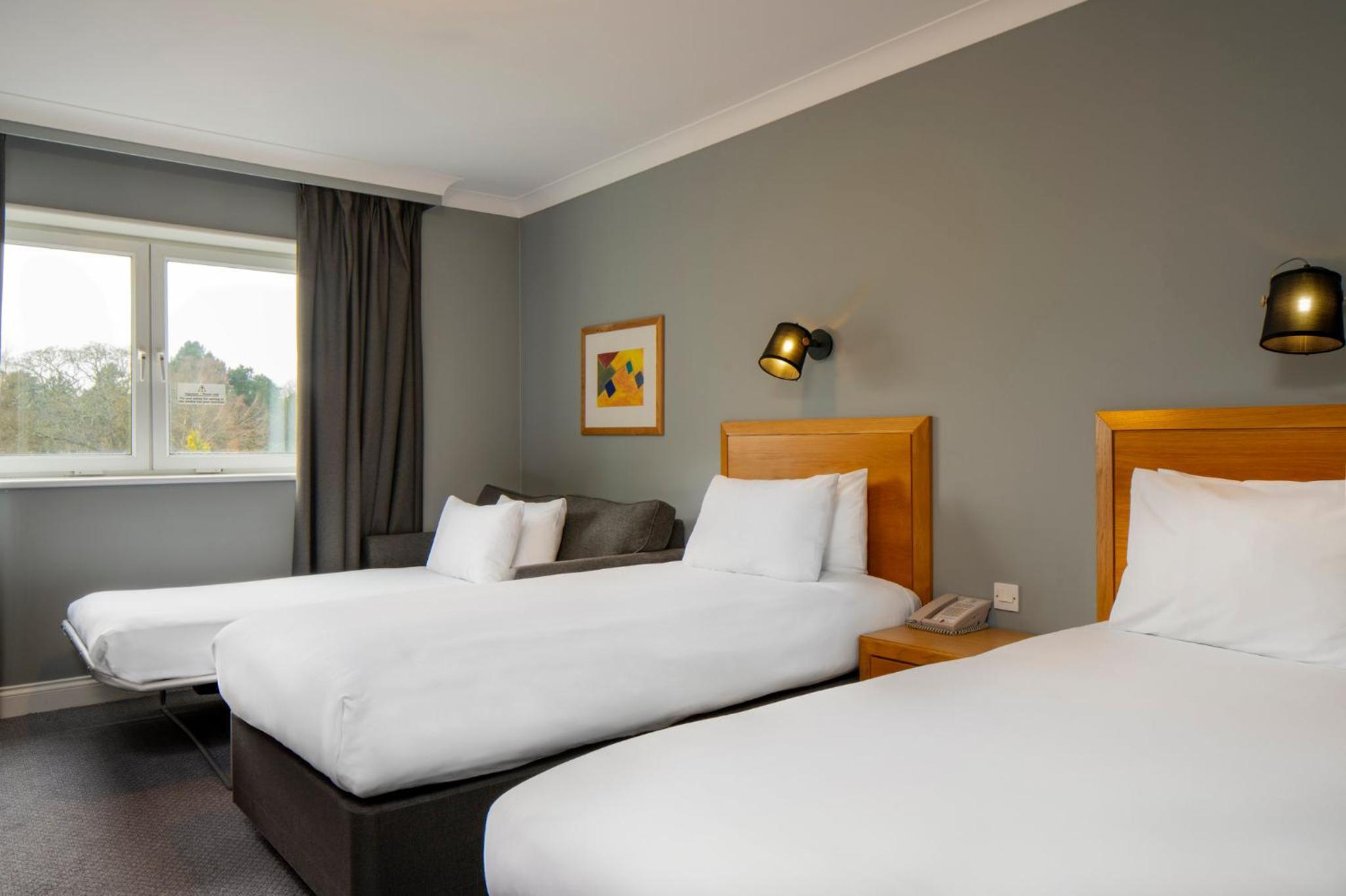 HOLIDAY INN EDINBURGH — 8