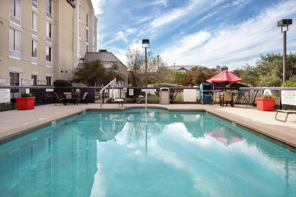 HAMPTON INN AND SUITES AUSTIN AIRPORT — 7