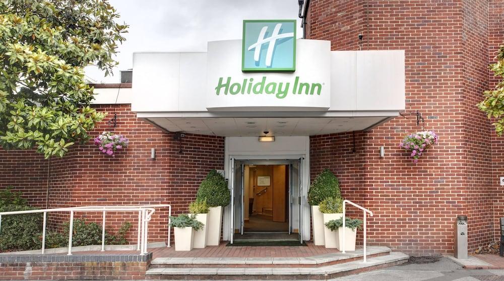 HOLIDAY INN BASINGSTOKE — 1