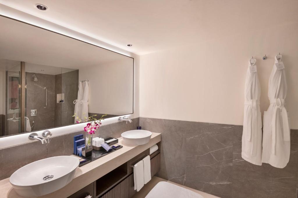 The Oberoi Mumbai 12184 — 9