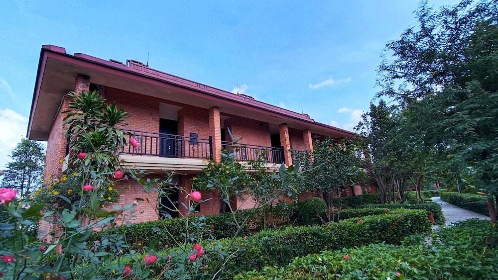 Hue Riverside Boutique Resort — 1