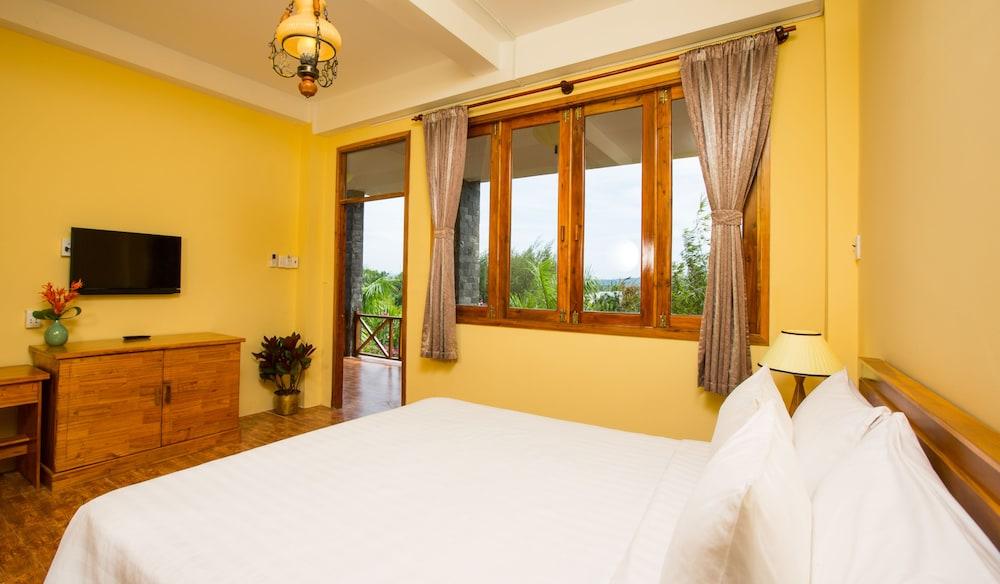 Chez Carole Beach Resort — 1