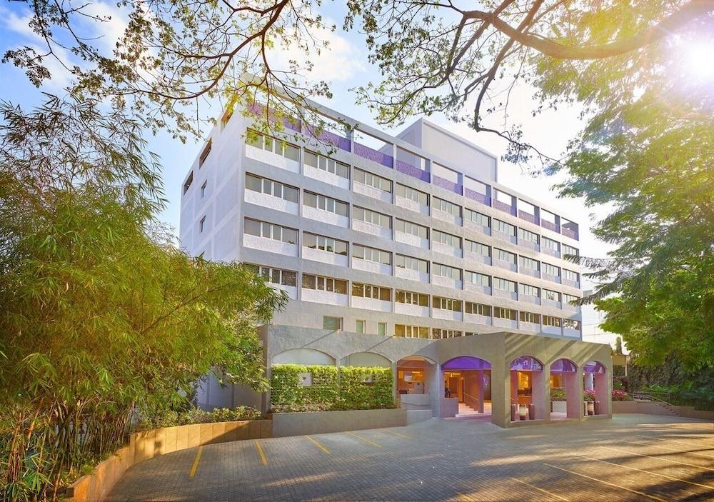 Vivanta Bengaluru Residency Road — 4
