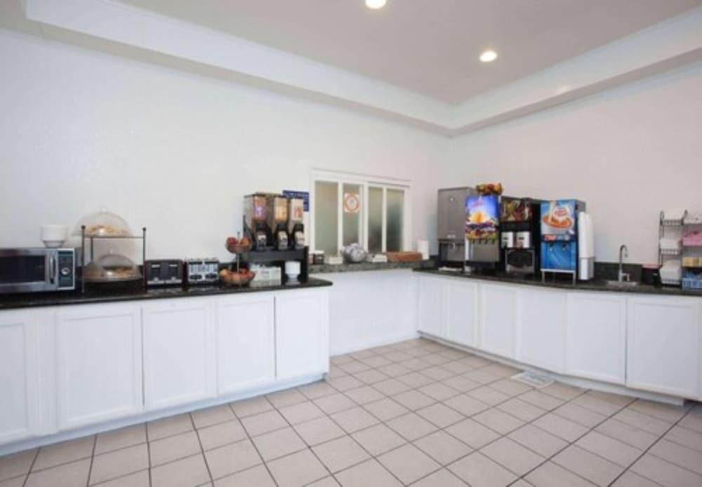 Capri Suites Anaheim, CA — 10