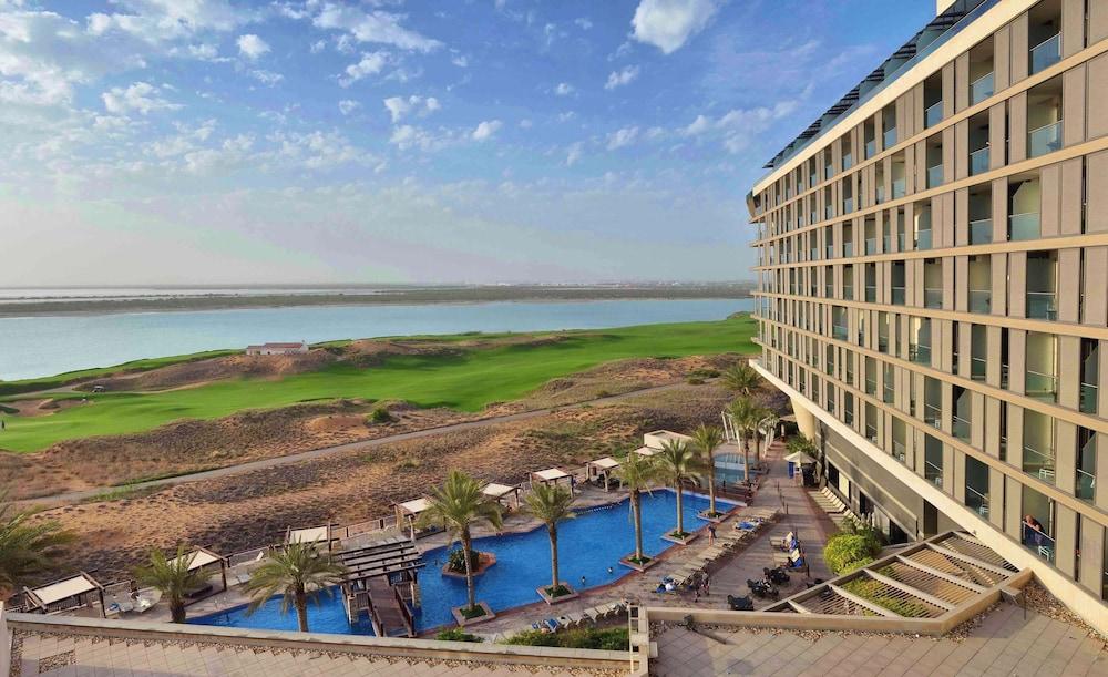 Yas Plaza Mangroves by IHG — 7