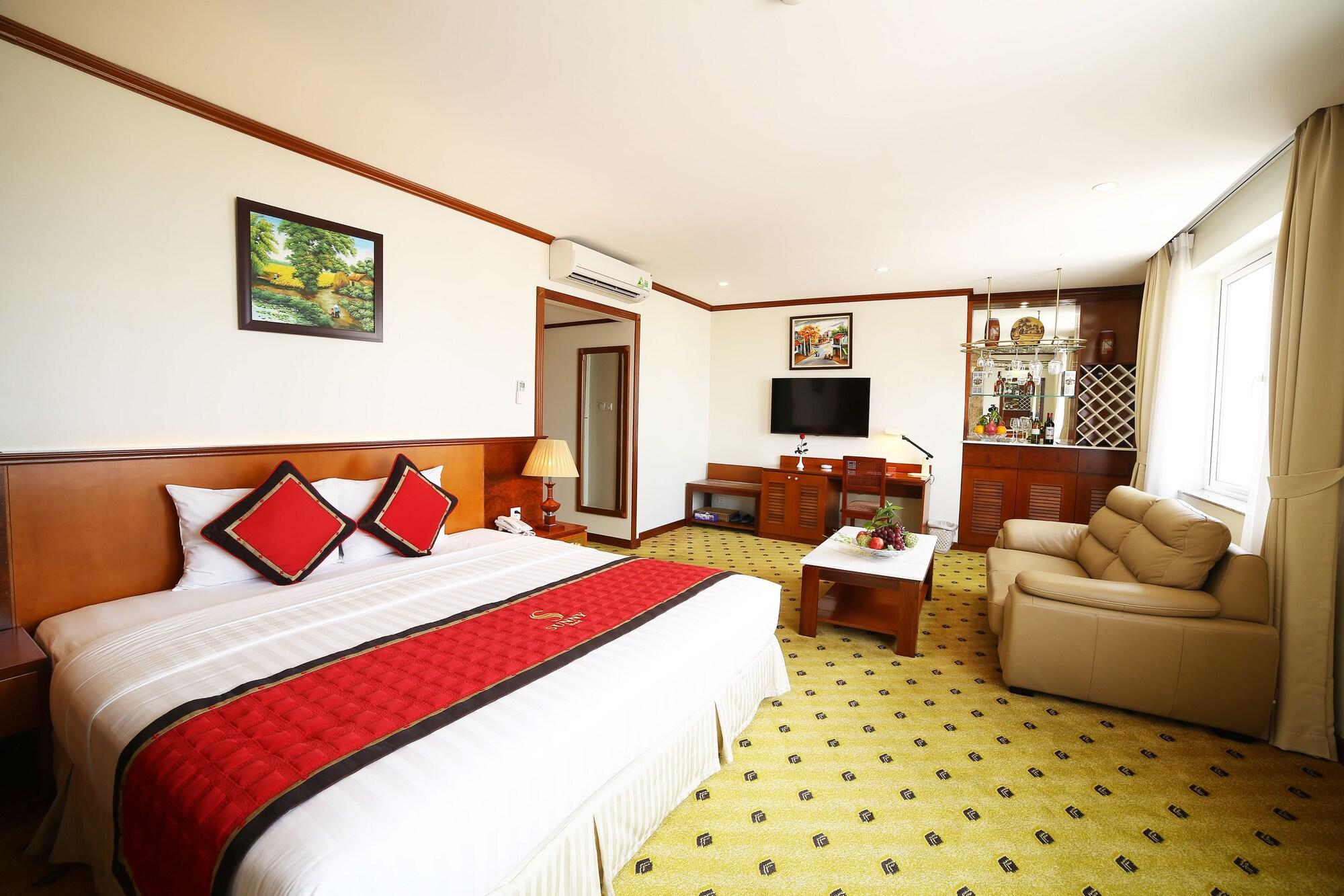 Sunny Hotel 1 — 9