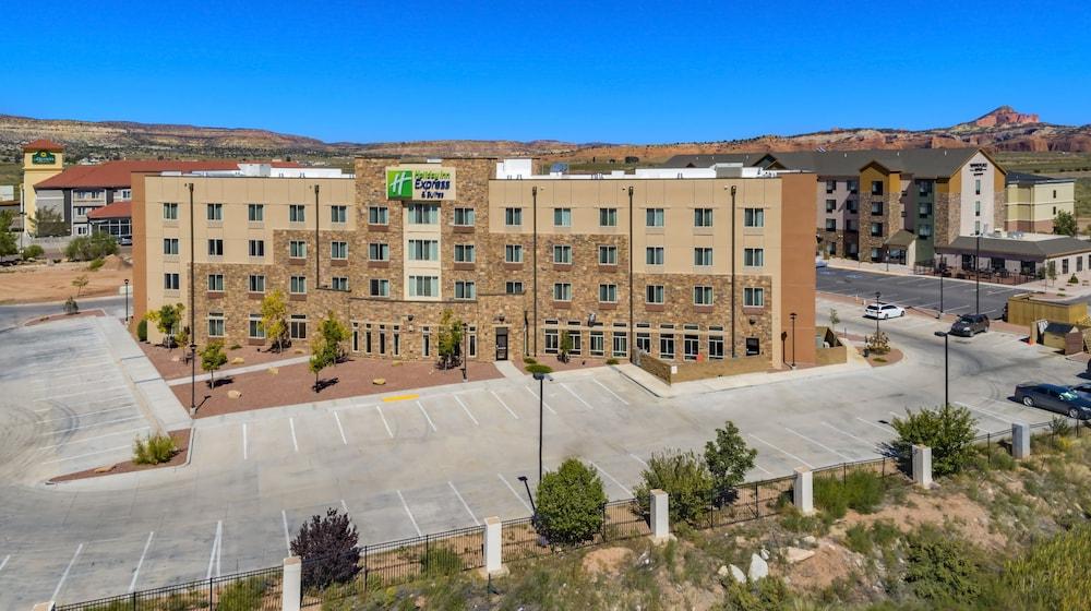 Holiday Inn Express Hotel & Suites Gallup East — 1