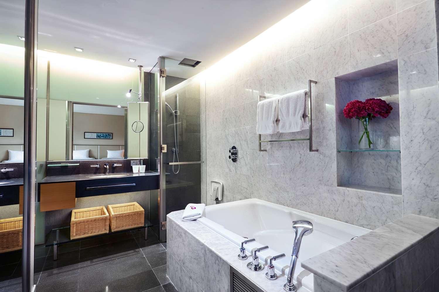 HILTON KUALA LUMPUR 17844 — 3
