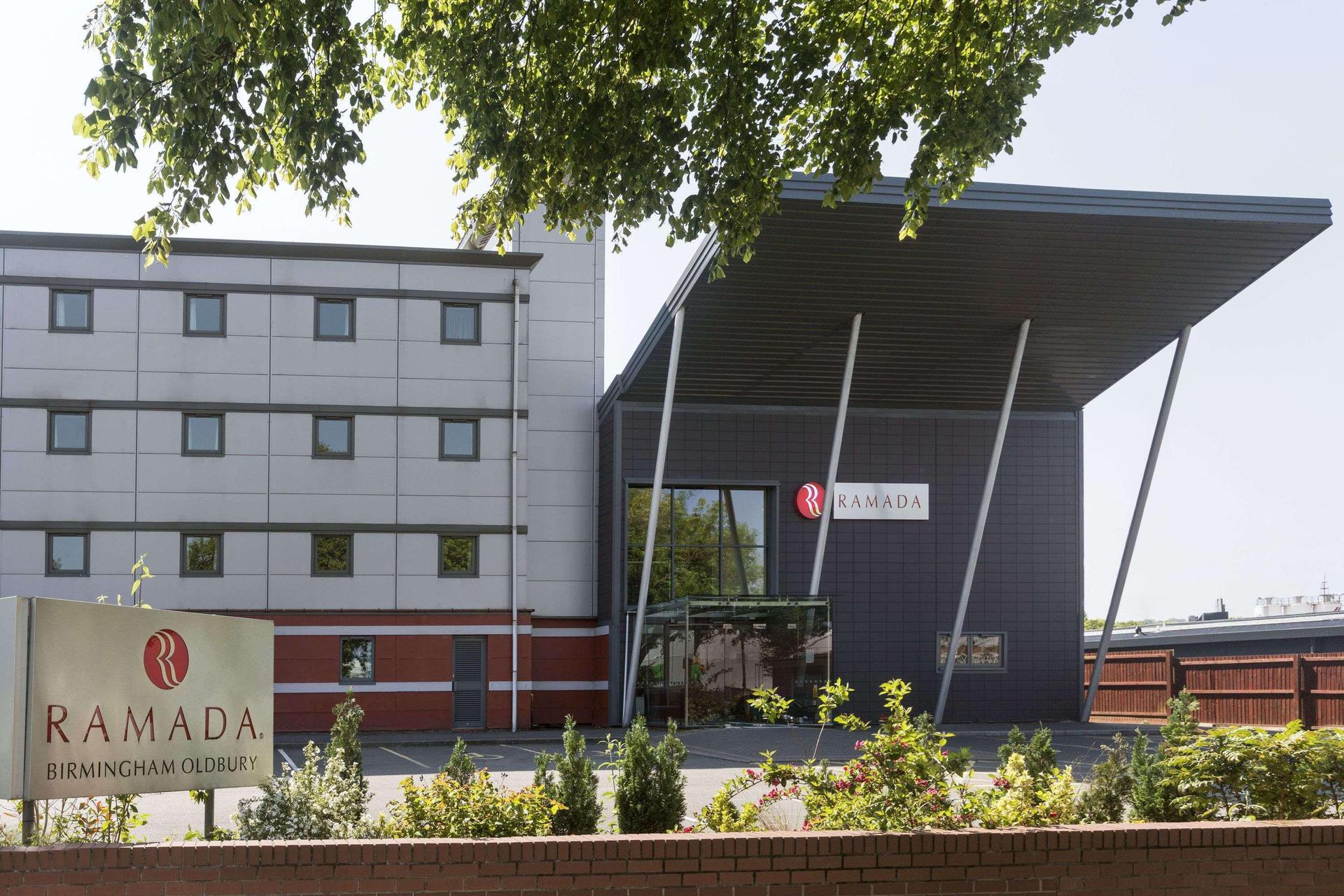 Ramada by Wyndham Oldbury Birmingham — 3