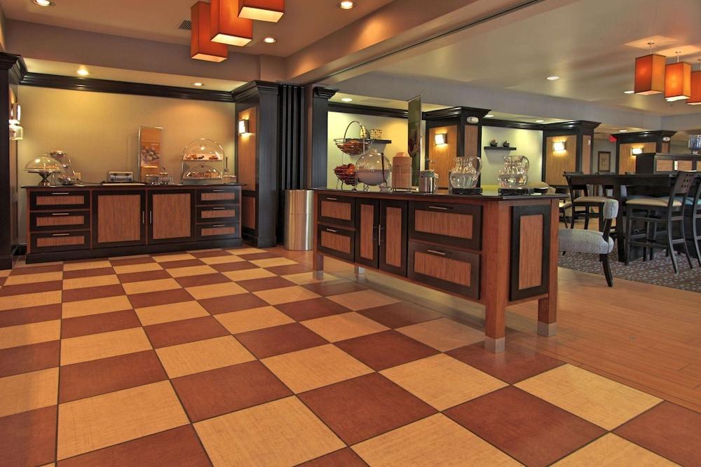 Hampton Inn Defiance — 3