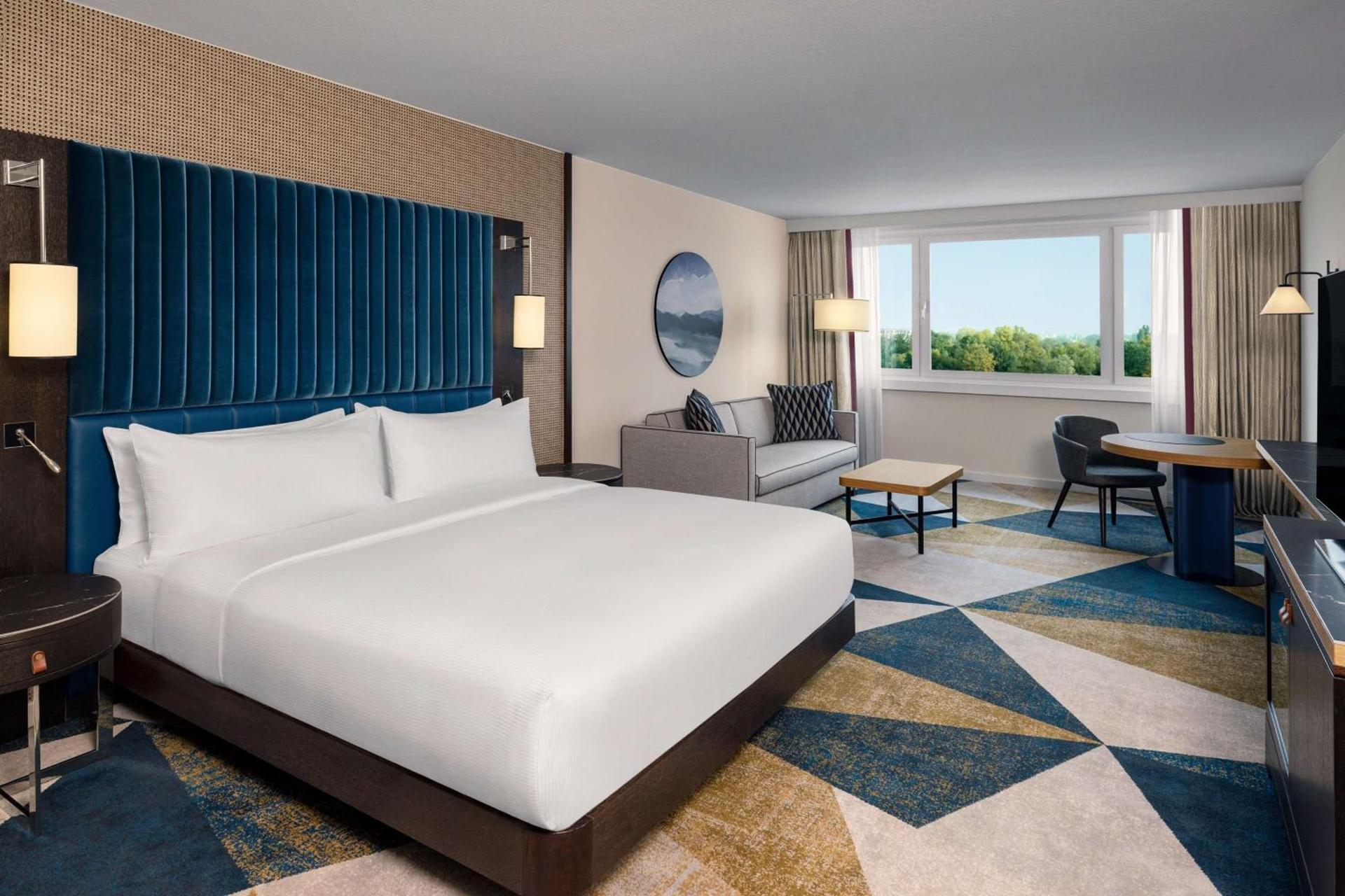 HILTON VIENNA DANUBE WATERFRONT 2304 — 1