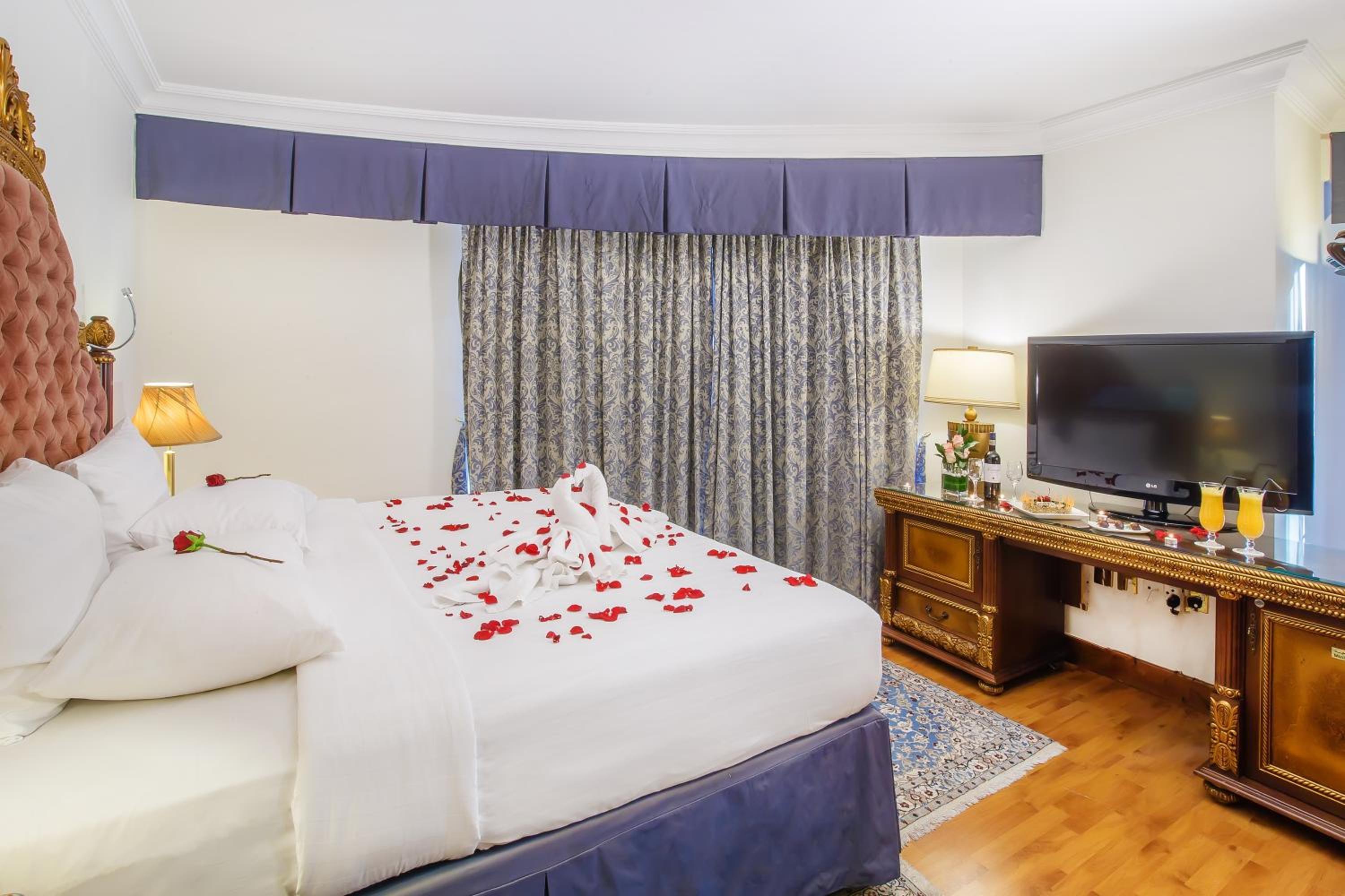 Grand Excelsior Hotel Bur Dubai — 8