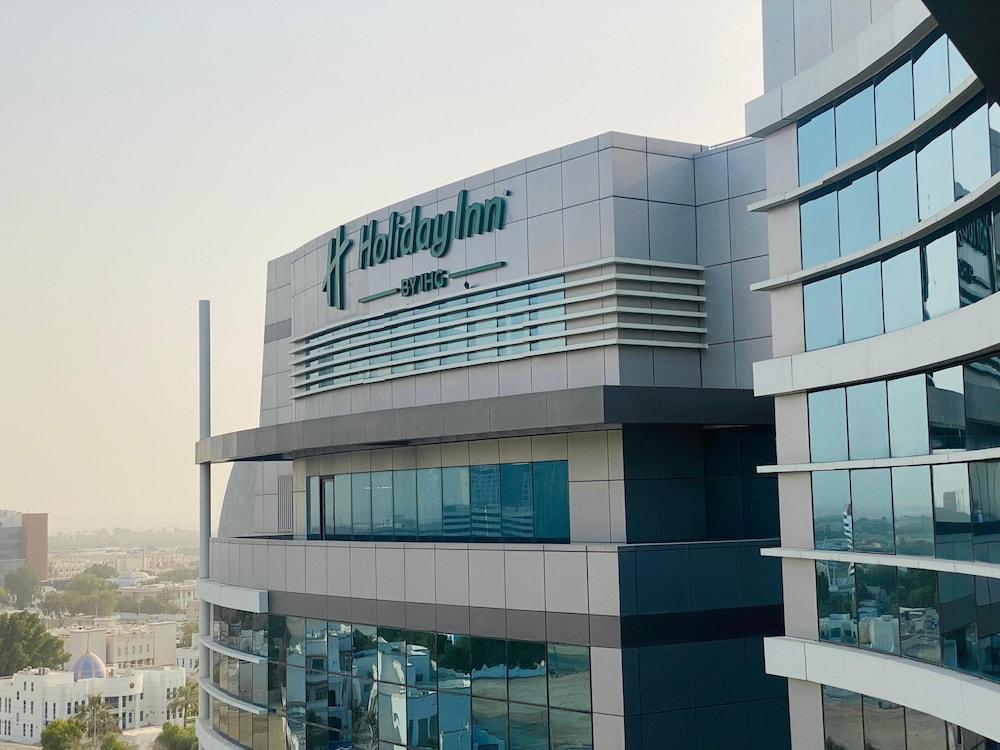 Holiday Inn Abu Dhabi Hotel — 2
