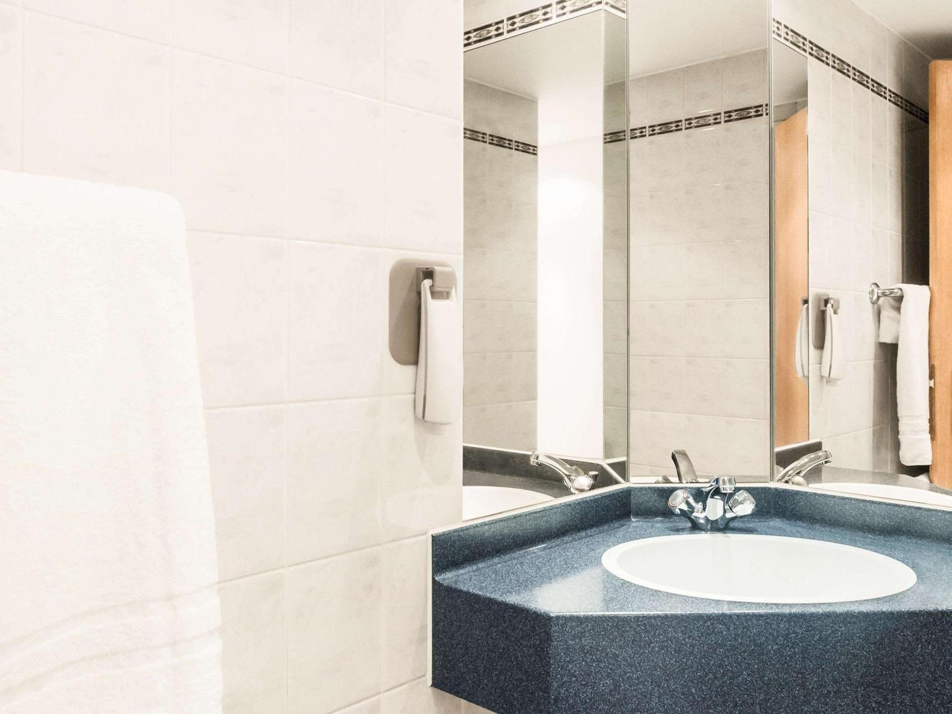 Ibis Rotherham East - M18 - M1 — 6