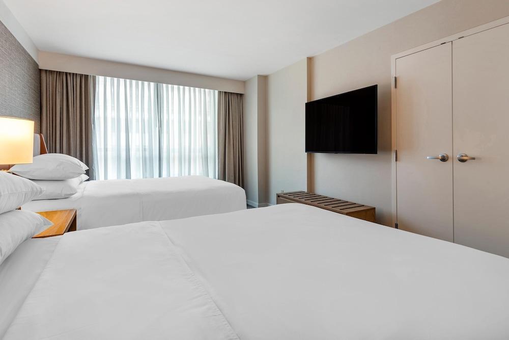 Sheraton Suites Old Town Alexandria — 10