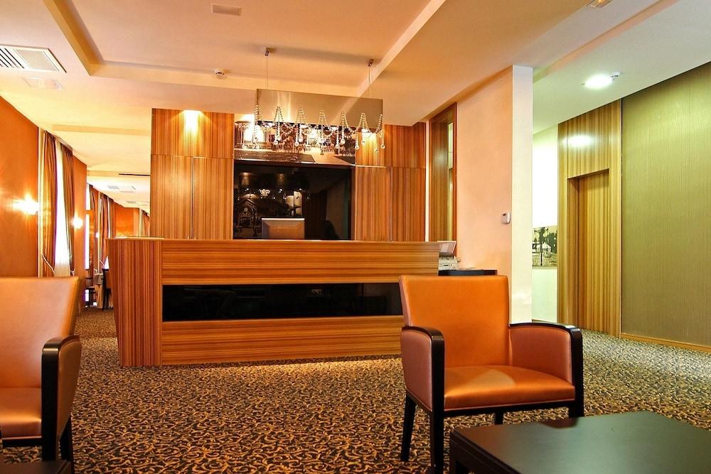 Hotel Crystal 1061868 — 9