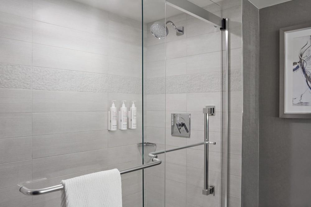 CALGARY MARRIOTT DOWNTOWN HOTEL 83602 — 10