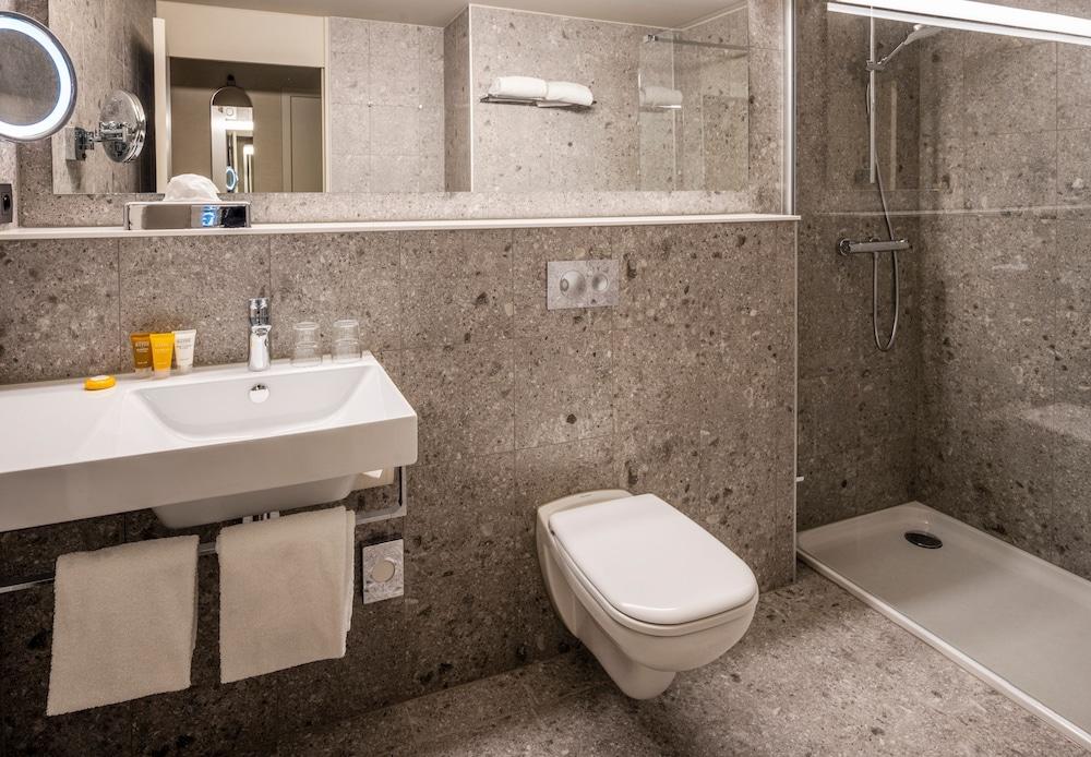 HOLIDAY INN AIRPORT BRUSSELS — 6