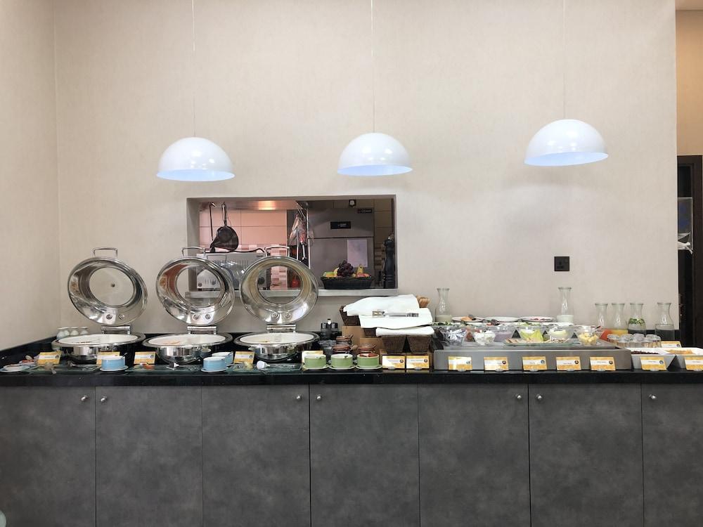 TIME Express Hotel Al Khan — 4
